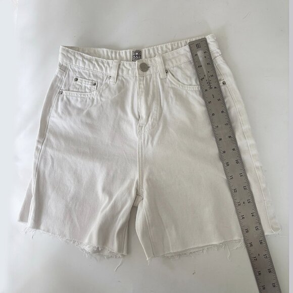 Toteme white cut off jean shorts_size 27 - Picture 8 of 8